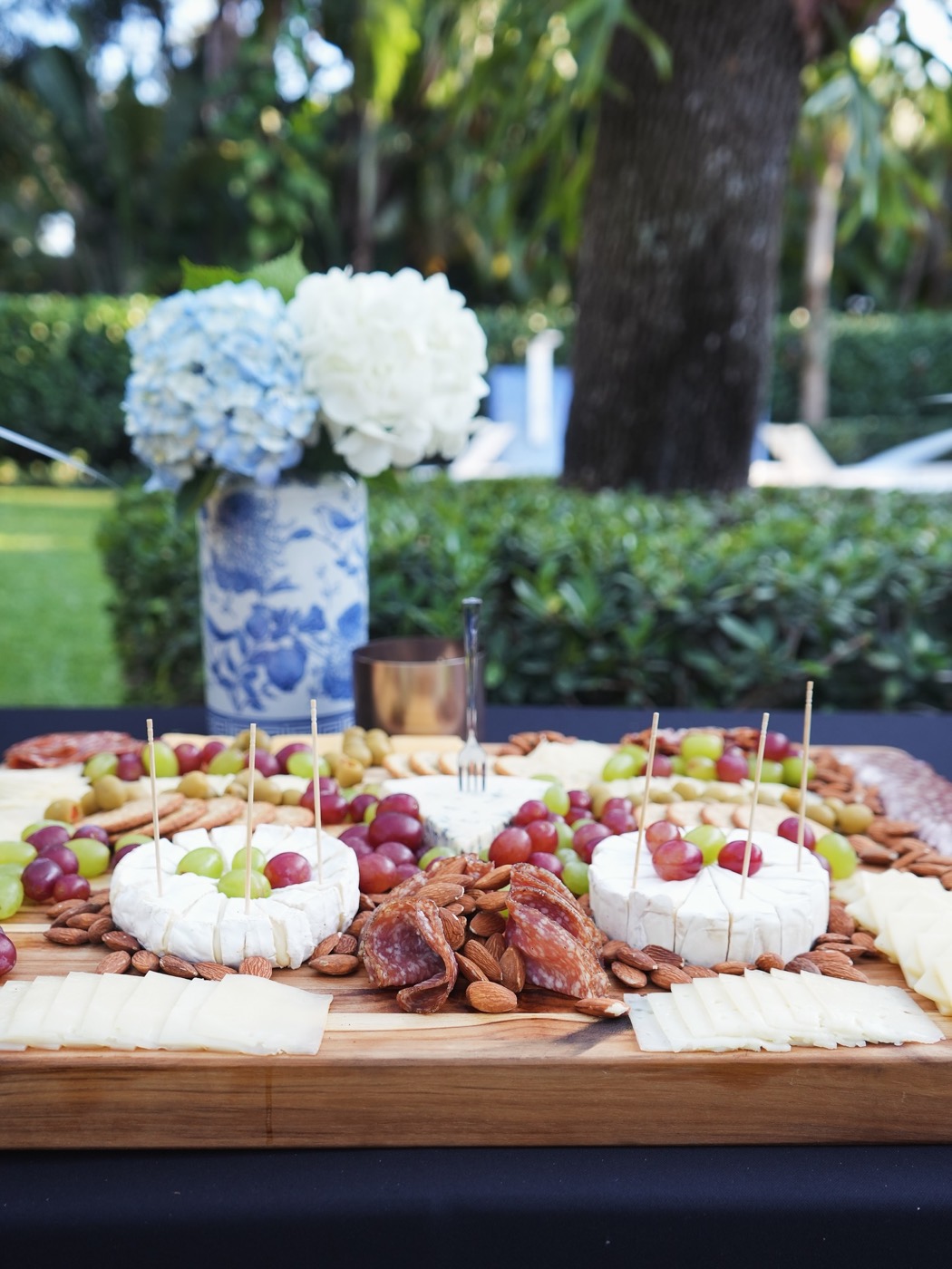 A Brassa Viva table set with flowers and starters